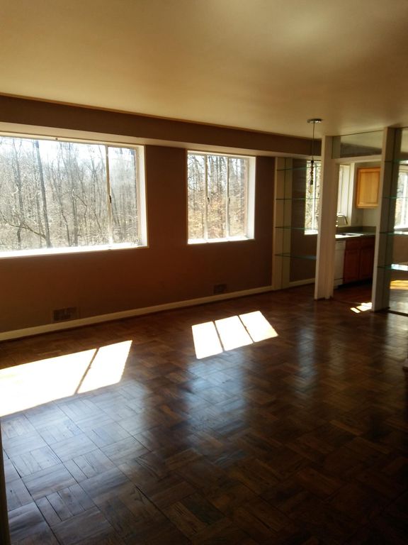 10513 Montrose Ave, Bethesda, MD 20814