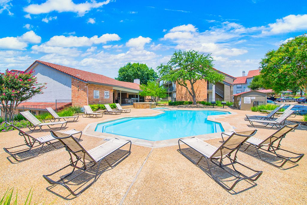 1201 Meadow Creek Dr, Irving, TX 75038