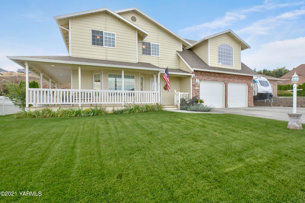 1204 W Yakima Ave, Selah, WA 98942