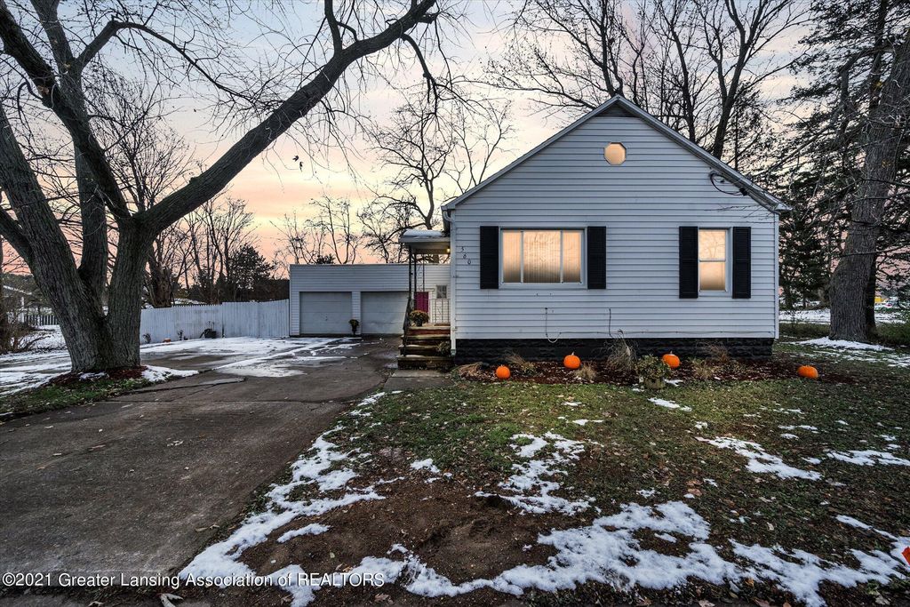 560 E Jolly Rd, Lansing, MI 48910
