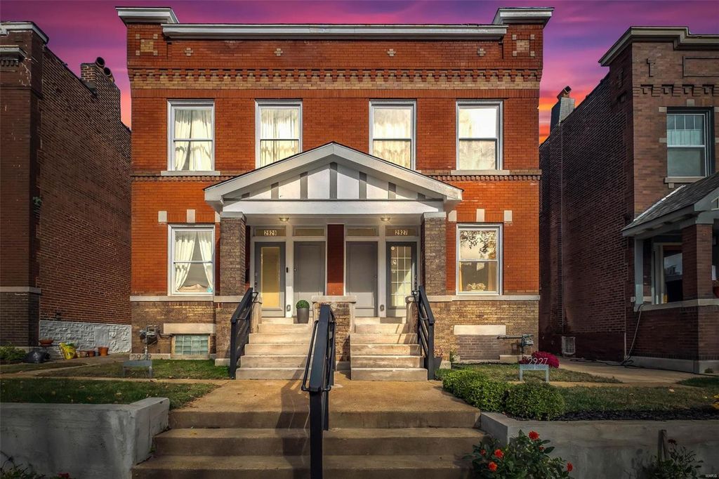 2927 Sidney St, Saint Louis, MO 63104