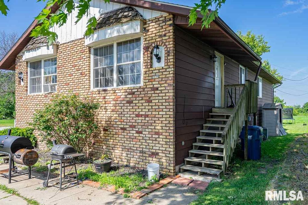 206 N Rowe Ln, Walcott, IA 52773 Trulia