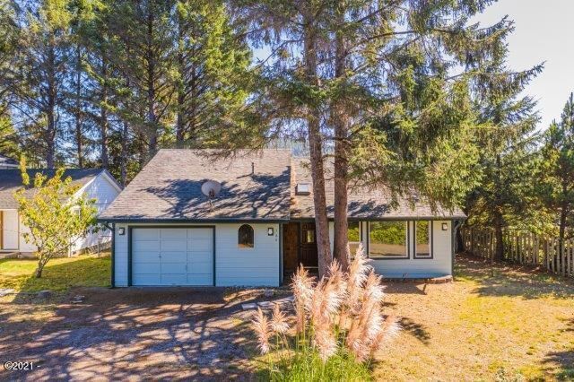 165 Spruce Ct, Depoe Bay, OR 97341
