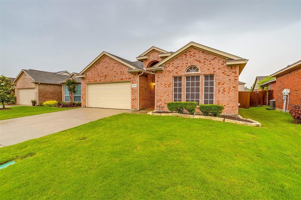 10629 Fossil Hill Dr, Fort Worth, TX 76131