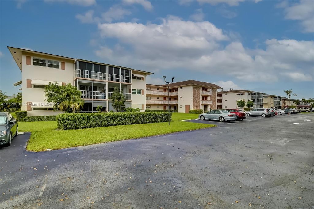 1100 Hillcrest Ct #301, Hollywood, FL 33021