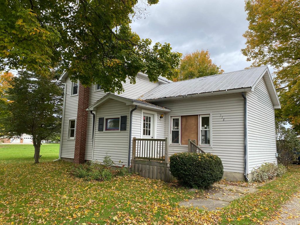 716 N Main St, Tekonsha, MI 49092