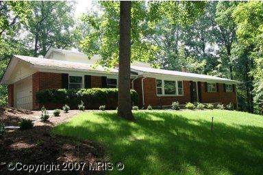 12501 Meadowood Dr, Silver Spring, MD 20904