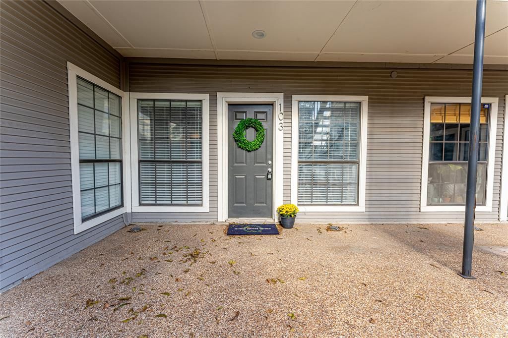 218 N Beacon St #103, Dallas, TX 75214