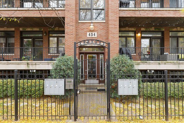 454 N Aberdeen St #1N, Chicago, IL 60642