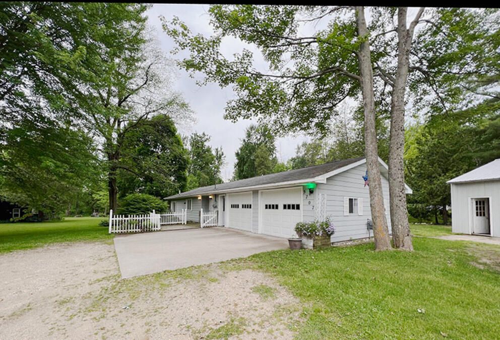 5707 Gross Dr, Weidman, MI 48893 MLS 24022424 Trulia