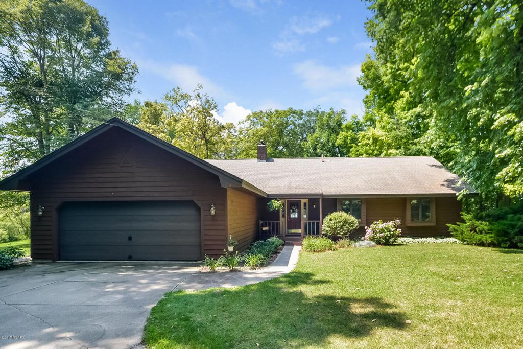 homes for sale in ferrysburg mi