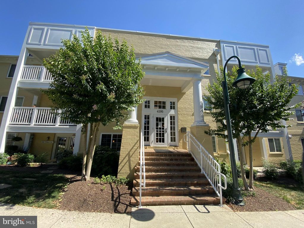 4195 S Four Mile Run Dr 302, Arlington, VA 2 Bed, 2 Bath 33 Photos