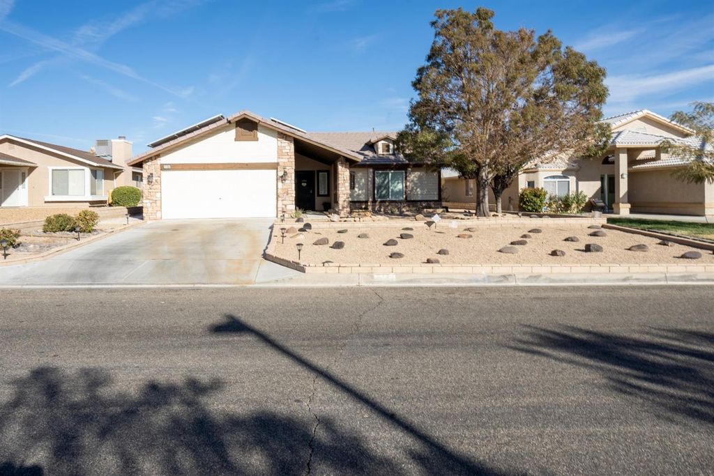 14000 Rivers Edge Rd, Helendale, CA 92342 3 Bed, 2 Bath SingleFamily