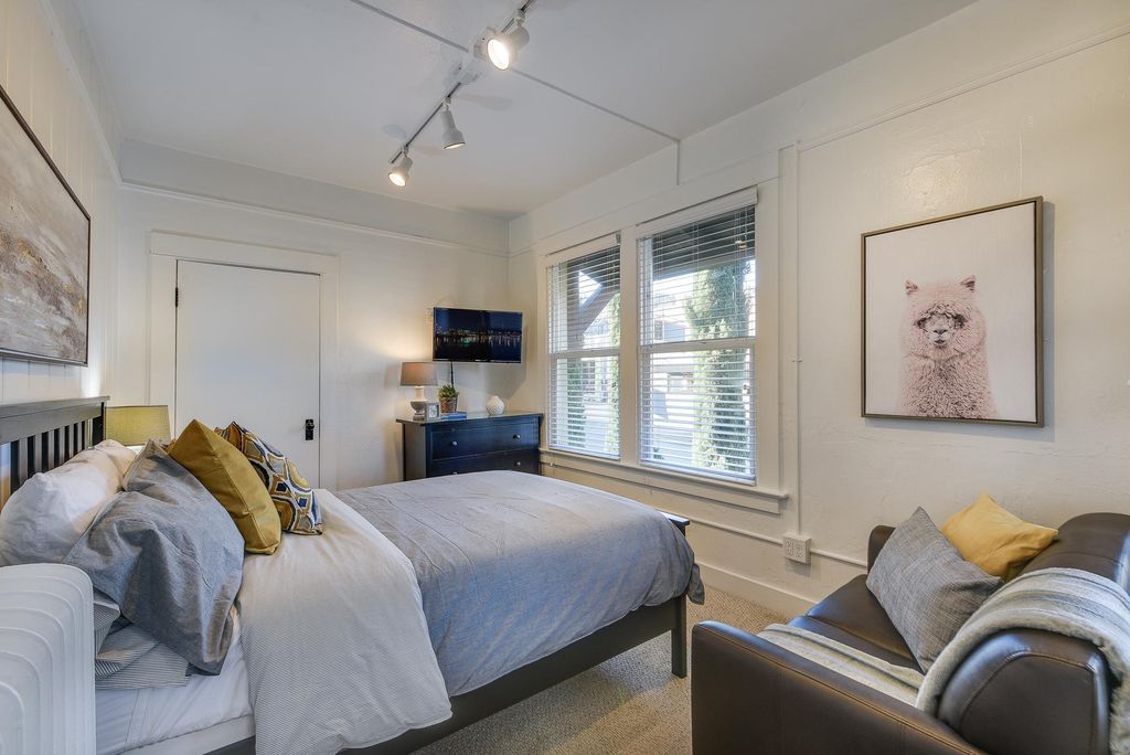 1842 NW 25th Ave #9, Portland, OR 97210