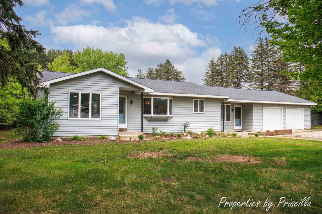 315 Hayes St NW, Comstock Park, MI 49321