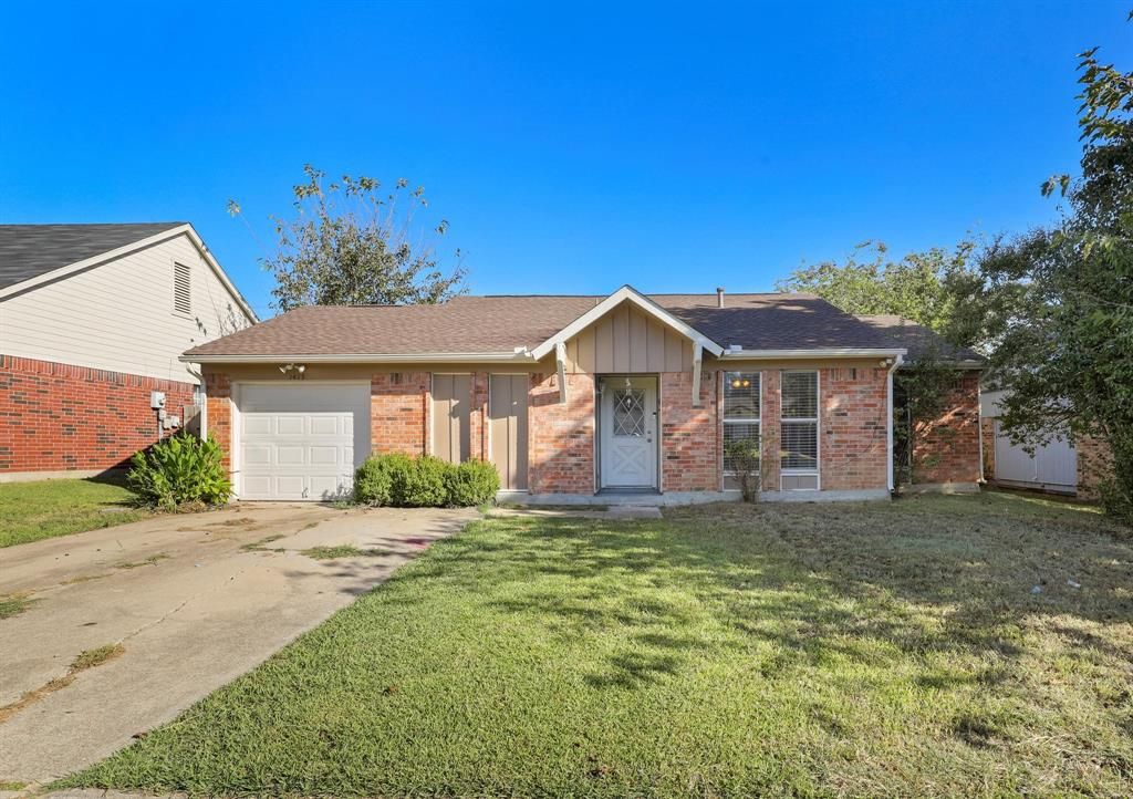 1415 Caplin Dr, Arlington, TX 76018