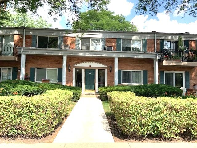 2307 S Goebbert Rd #B209, Arlington Heights, IL 60005