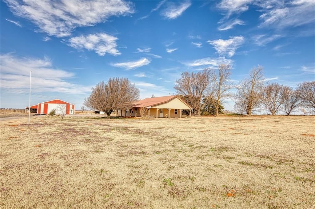 11579 N 2080th Rd, Canute, OK 73626