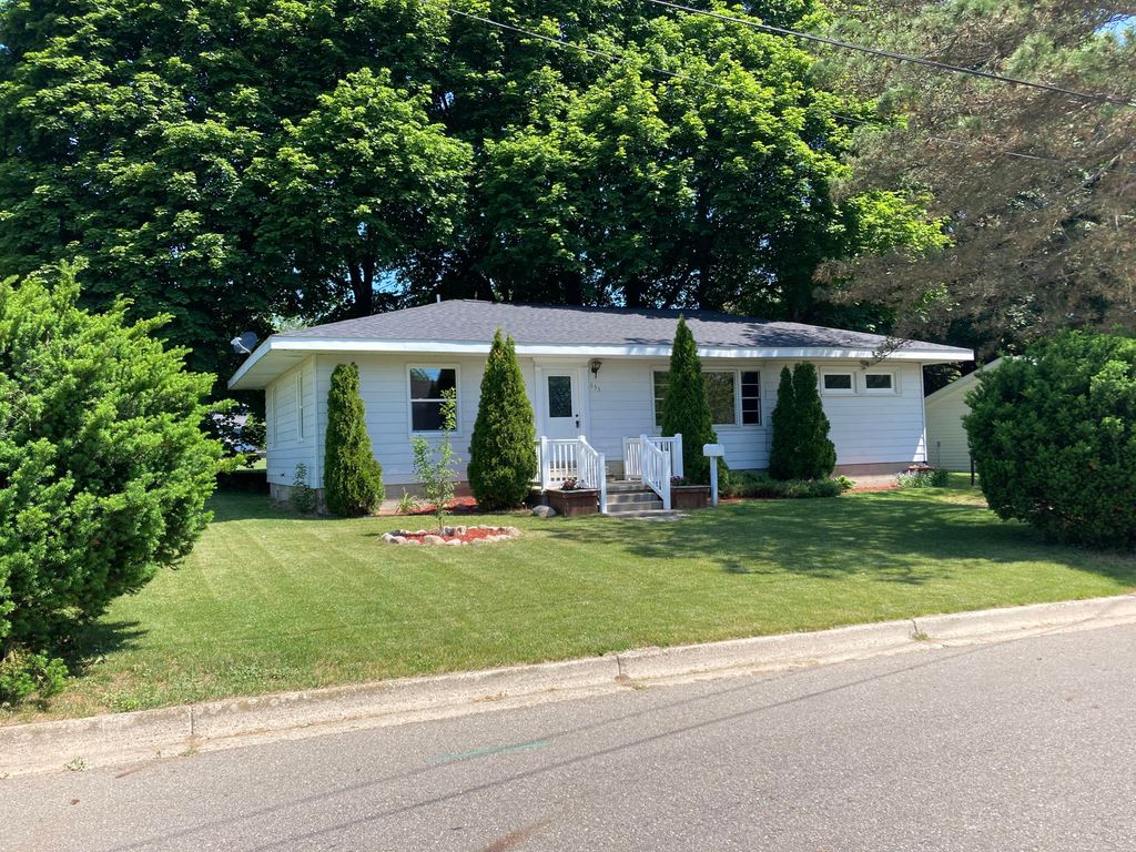 633 1st St, Lake Odessa, MI 48849 Trulia