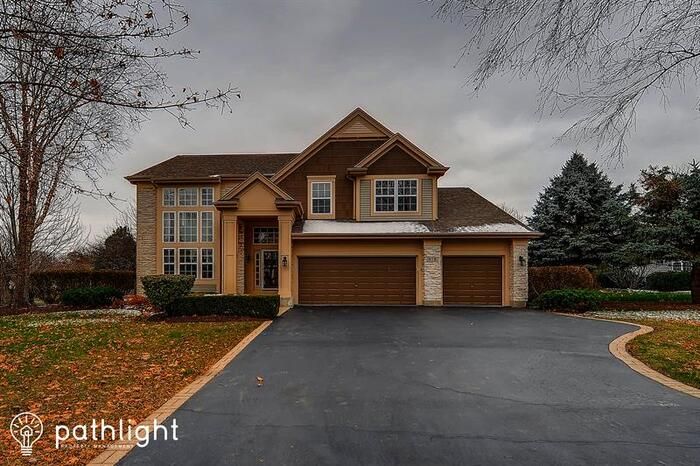 678 Seybrooke Ln, Crystal Lake, IL 60012