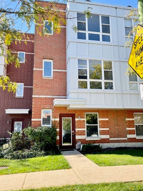 3202 N Kilbourn Ave, Chicago, IL 60641