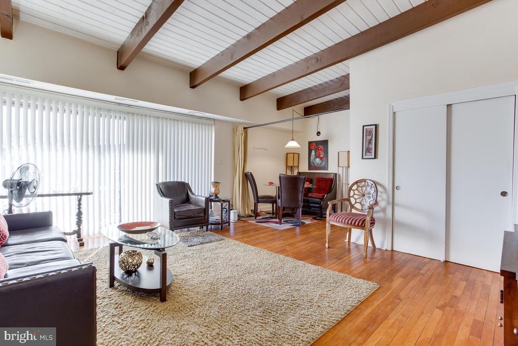 7615 Fontainebleau Dr #2129, Hyattsville, MD 20784