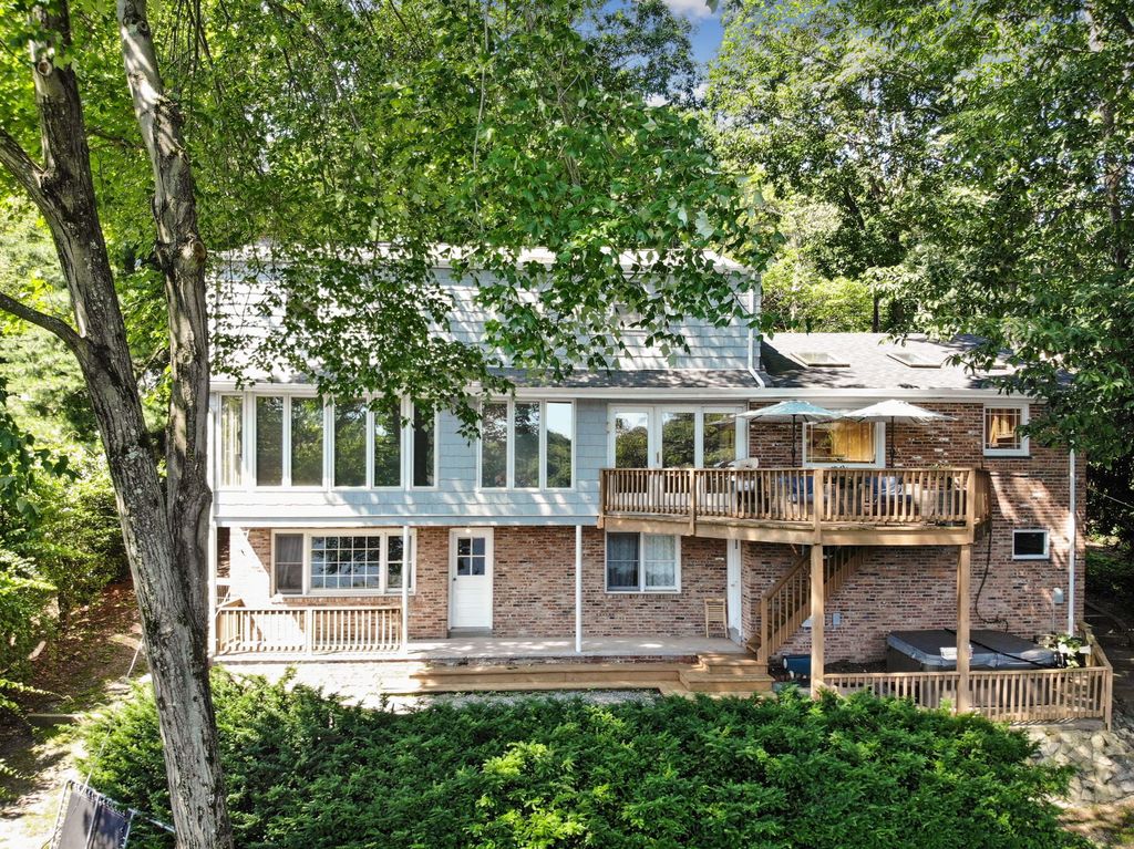 335 High Crest Dr, West Milford, NJ 3 Bed, 4 Bath SingleFamily Home
