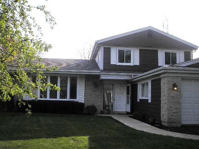931 Quince Ct, Mount Prospect, IL 60056