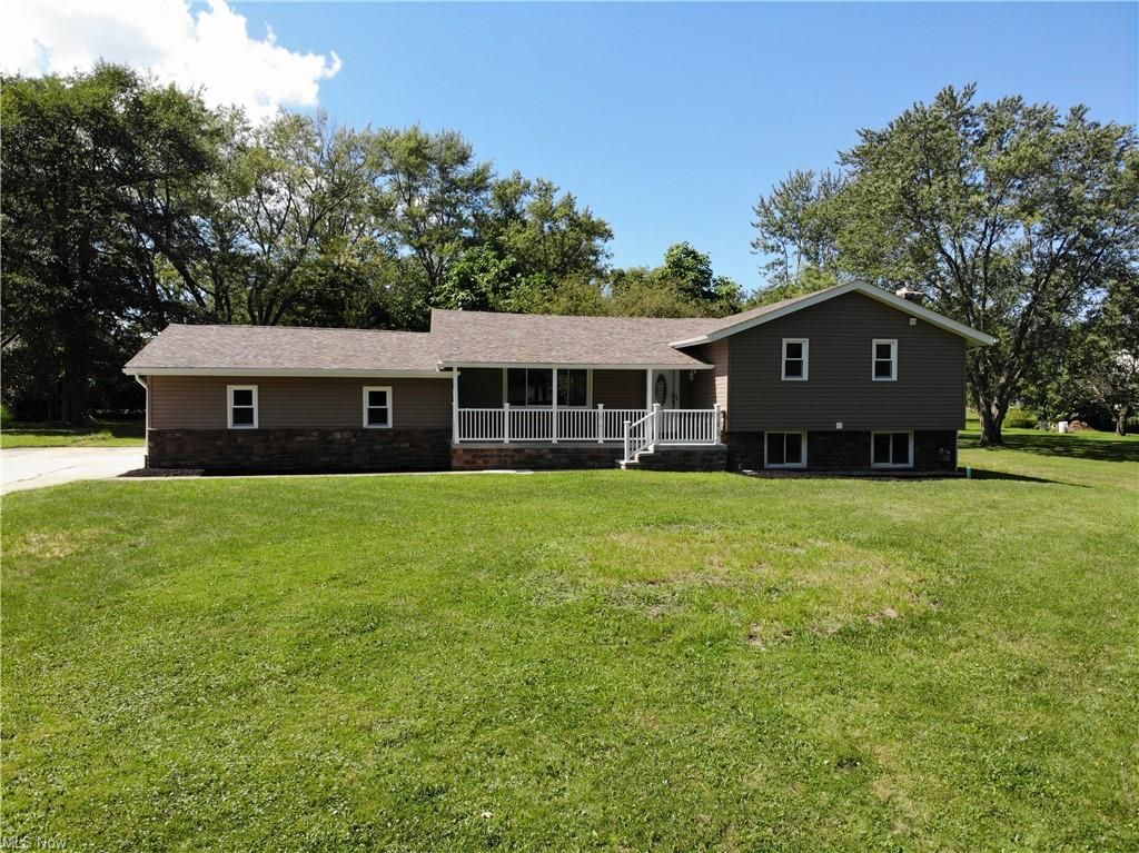 3672 Roselawn Ave, Woodmere, OH 44122