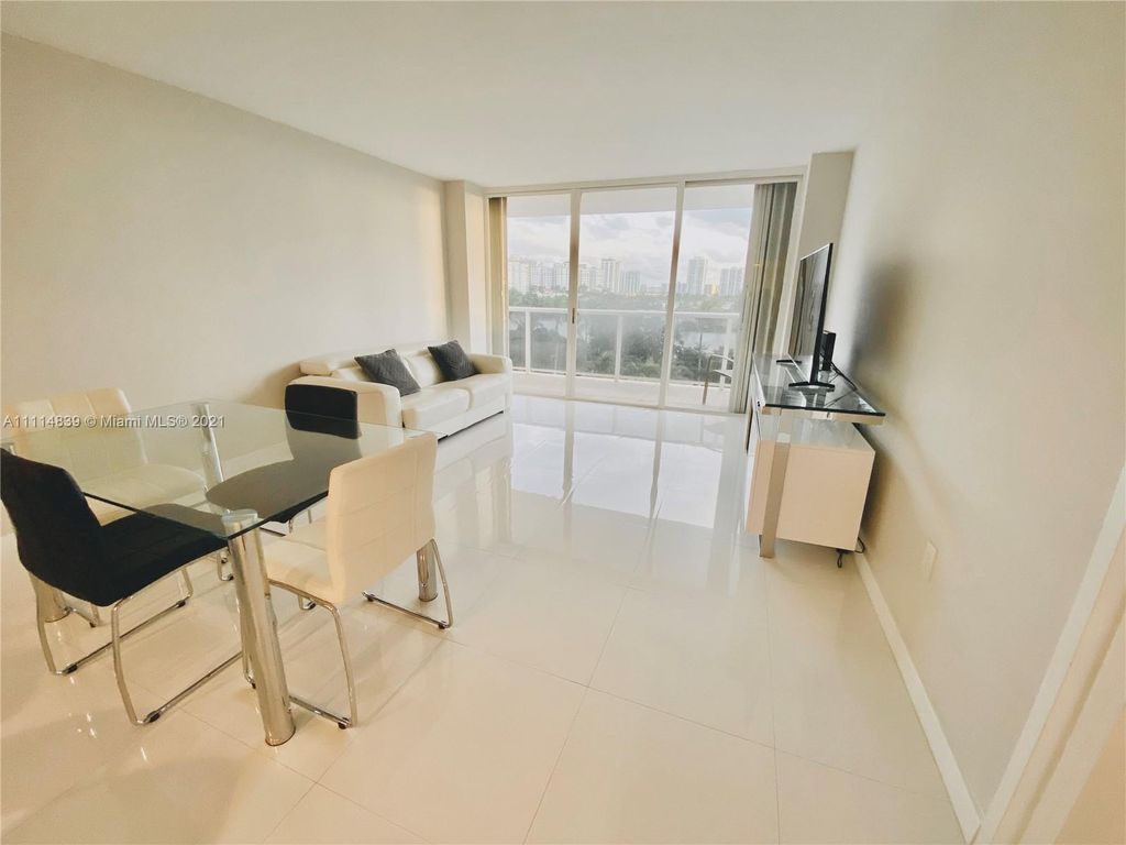 3625 N Country Club Dr #607, Miami, FL 33180