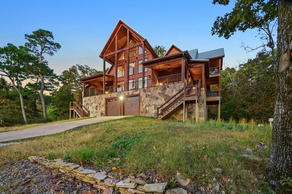 357 Little Creek Ln, Broken Bow, OK 74728