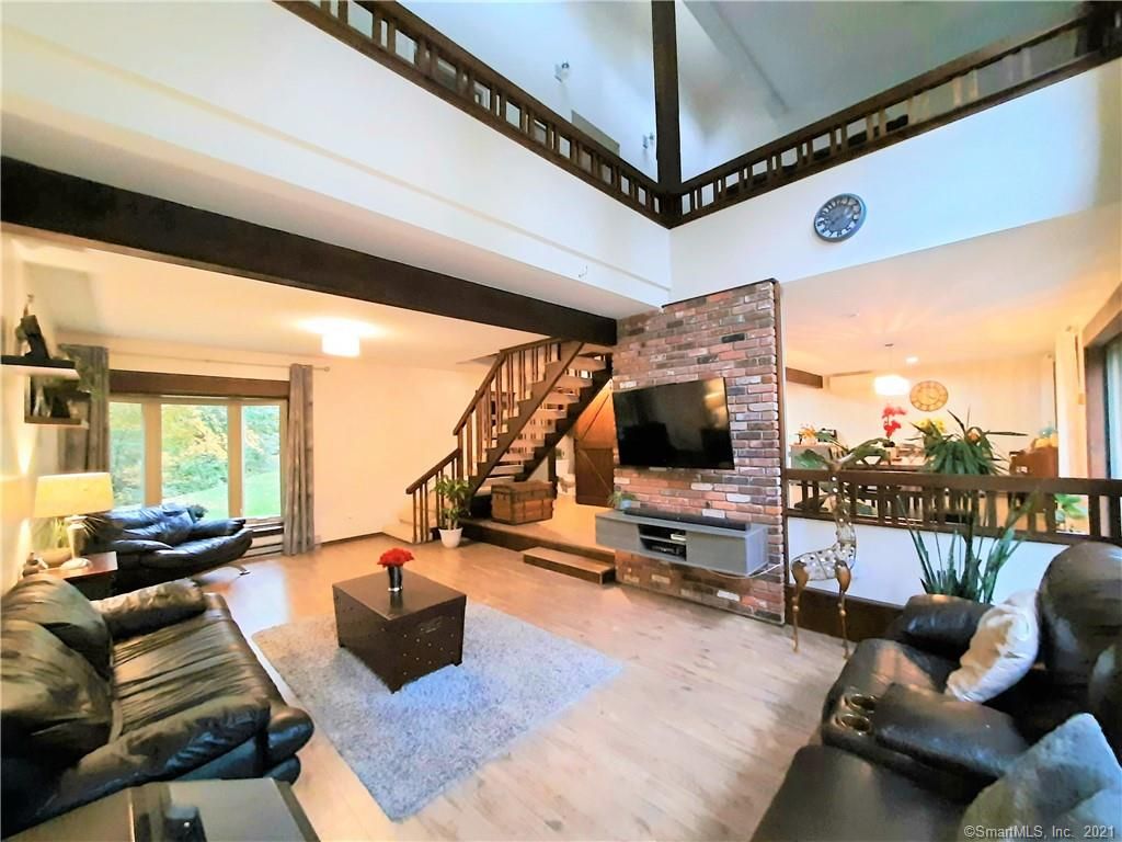 65 Putting Green Ln, Prospect, CT 06712