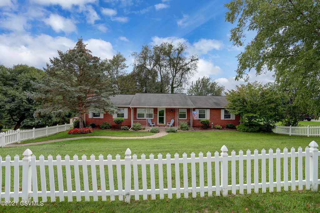 1040 Skyview Dr, Milton, PA 17847