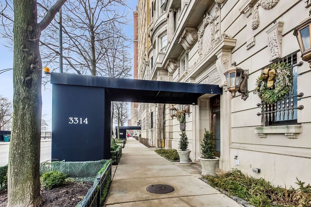 3314 N Lake Shore Dr #2D, Chicago, IL 60657