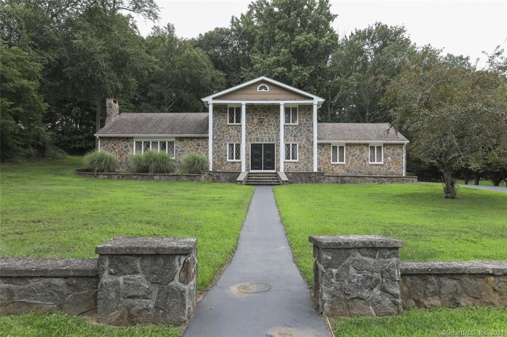81 Westfield Dr, Trumbull, CT 06611