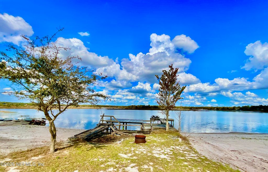 view 46th full size image of this home