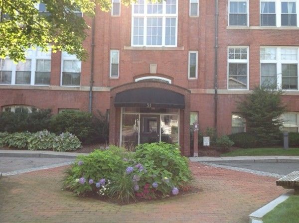 51 Pettee St #41, Newton, MA 02464
