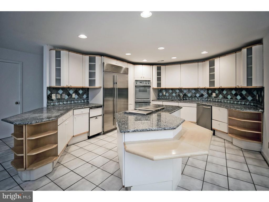 112 Saint Vincent Ct, Cherry Hill, NJ 08003