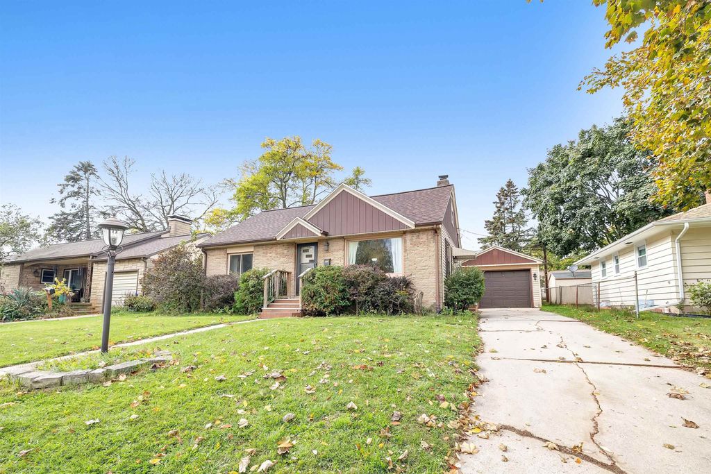 905 Royal Blvd, Green Bay, WI 54303