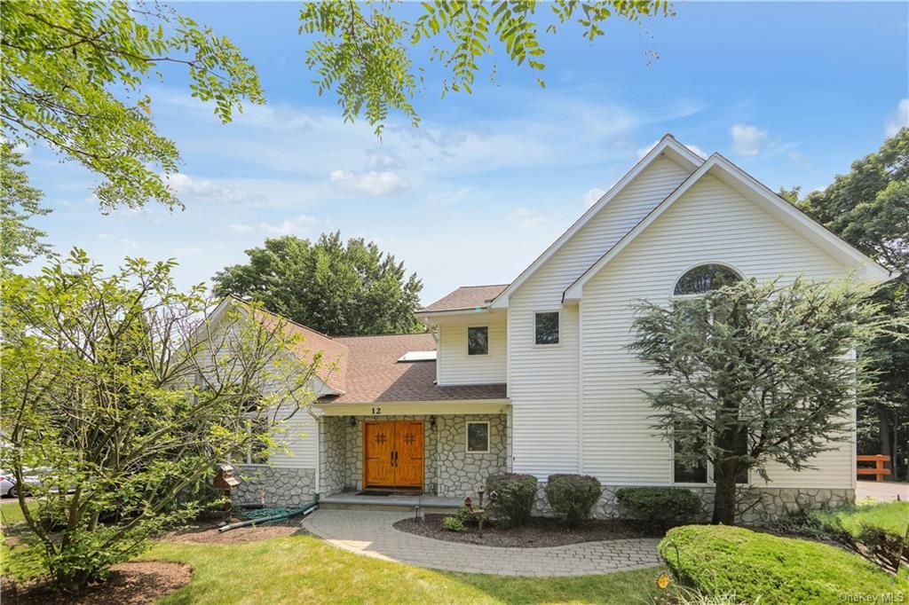 12 Chaparral Rd, Nanuet, NY 10954