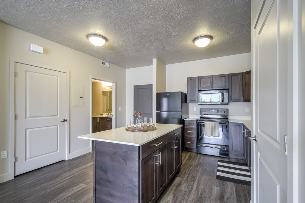 1460 S State St, Orem, UT 84097