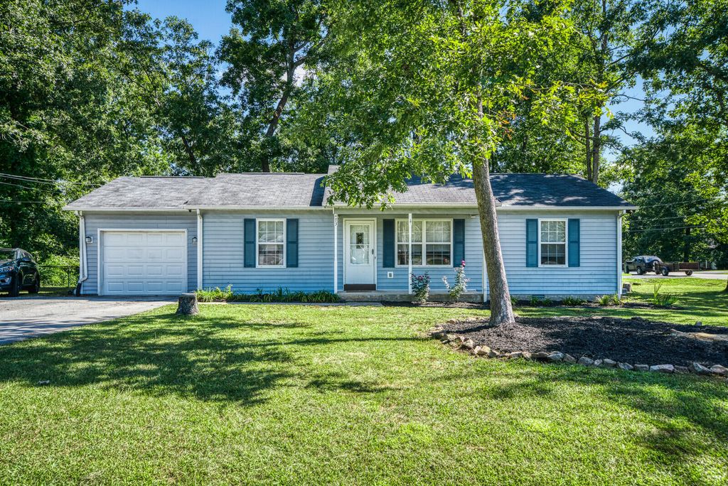 473 Bob White Dr, Crossville, TN 38555