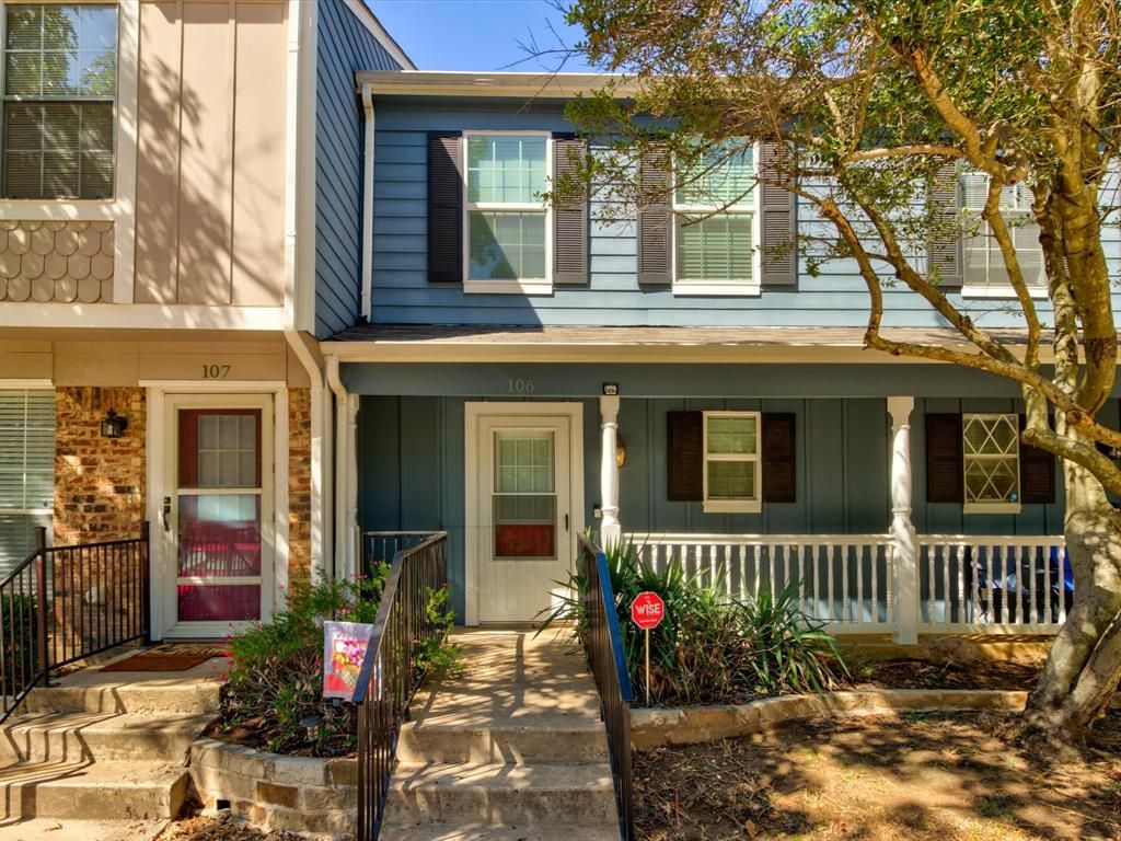 106 Churchill Ln, Euless, TX 76039