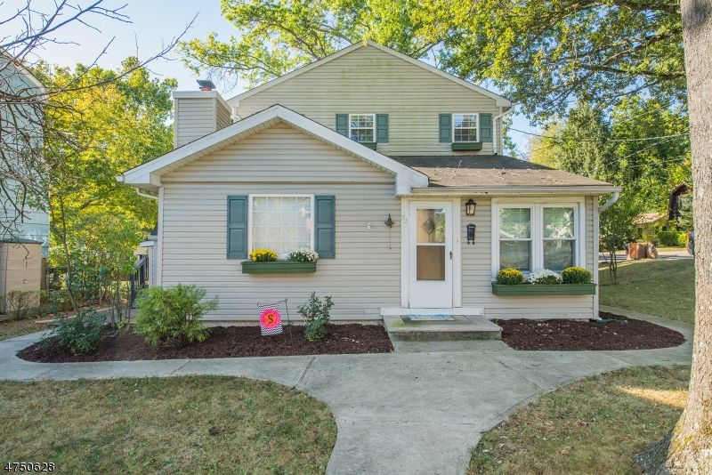 52 Minnehaha Blvd, Lake Hiawatha, NJ 4 Bed, 2 Bath SingleFamily Home