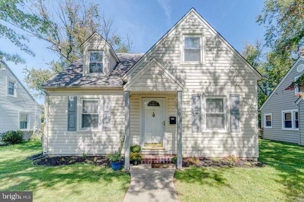 1008 Paul Dr, Rockville, MD 20851