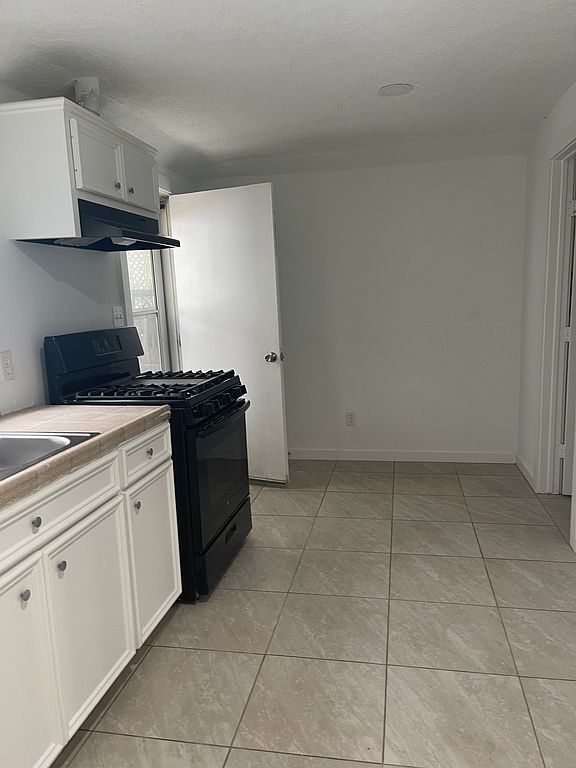 7239 Eden St, Houston, TX 77012