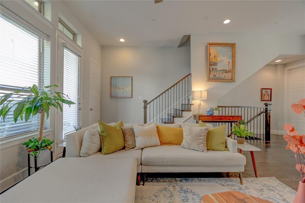 2980 Carmel St, Dallas, TX 75204