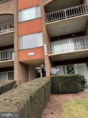 460 Girard St #404, Gaithersburg, MD 20877