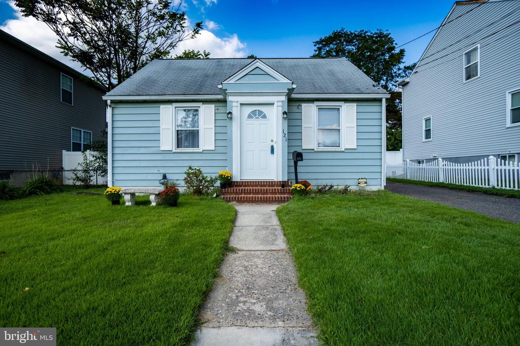 121 W Broadway Rd, Maple Shade, NJ 08052