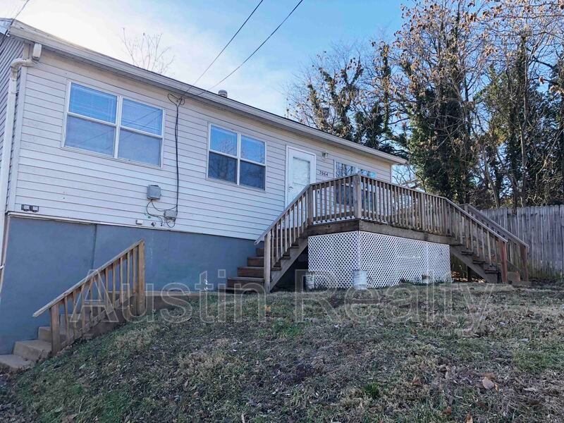 7064 Mitchell Ave, Saint Louis, MO 63117